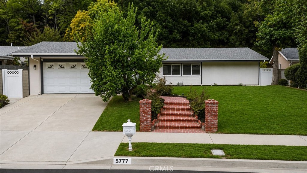 Photo of 5777 Valerie AVE, Woodland Hills, CA 91367 (MLS # SR26214179)