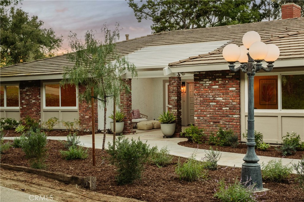 7817 E Sandberg Lane