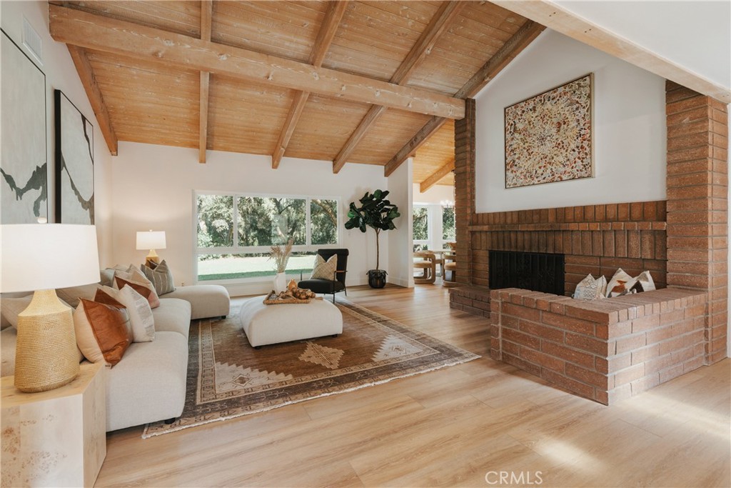 7817 E Sandberg Lane