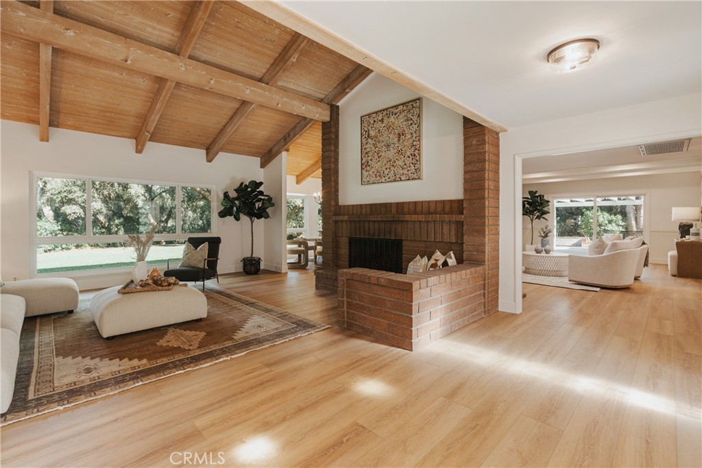 7817 E Sandberg Lane