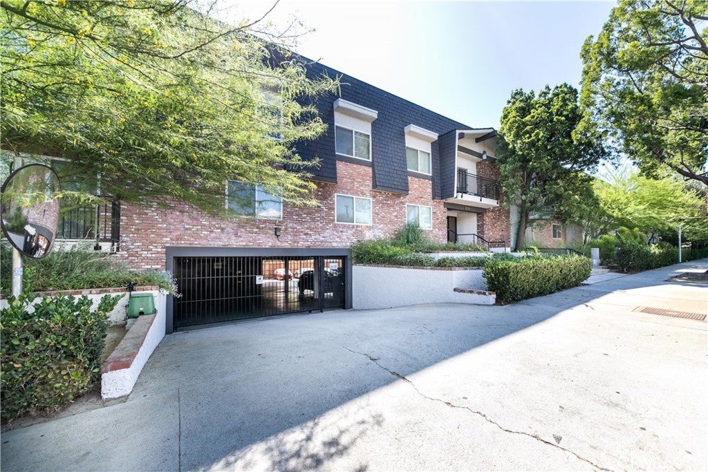 5252 Coldwater Canyon AVE, Sherman Oaks CA 91401