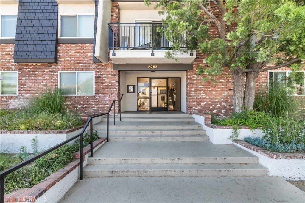 5252 Coldwater Canyon AVE