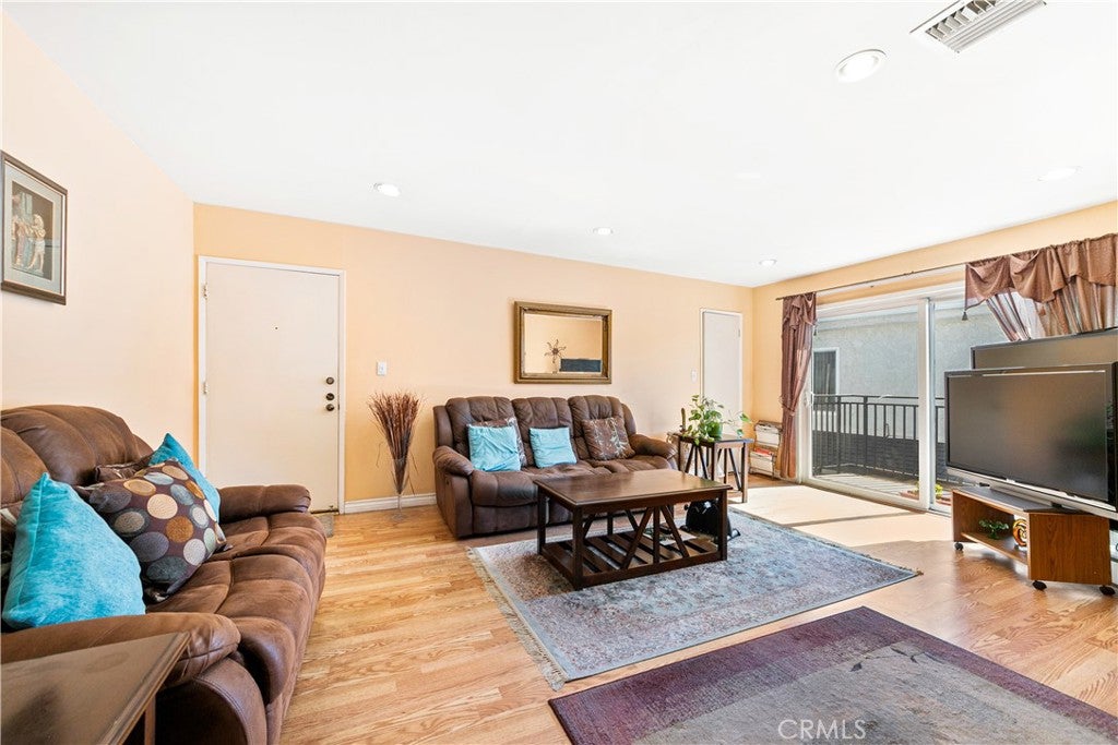 5252 Coldwater Canyon 202