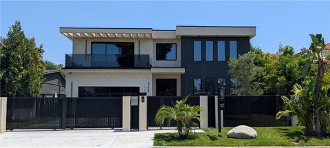 Photo of 4528 Matilija Avenue, Sherman Oaks, CA 91423 (MLS # PF26108400)