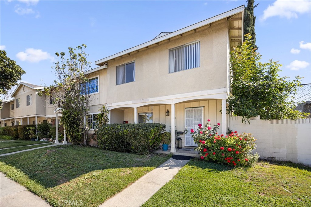 402 N Cerritos