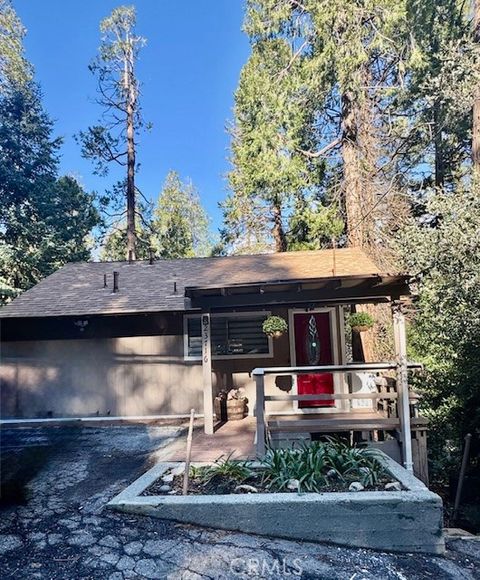 Photo of 23716 Shady Ln, Crestline, CA 92325 (MLS # IG26020638)