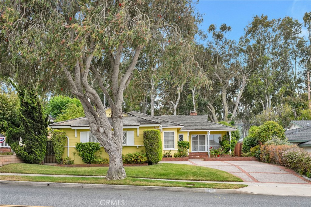 Opportunity awaits in this spacious and charming 4-bedroom, 2-bath home to make it your own!
Enjoy the refreshing ocean air and coastal breeze in this bright, airy residence featuring an open floor plan and seamless indoor-outdoor living. A sliding glass door leads to the backyard, which includes a private gate providing direct access to the scenic Boundary Trail that borders Palos Verdes Estates.
From the front street of the home, take in stunning ocean views, while the rear offers a peaceful backdrop of mature trees—perfect for relaxation and privacy. This home combines comfort, nature, and location in one desirable package.