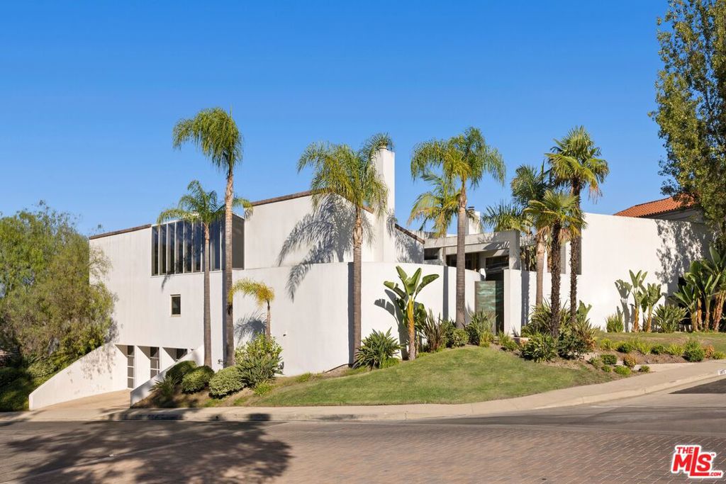 11975 Crest Place, Beverly Hills CA 90210