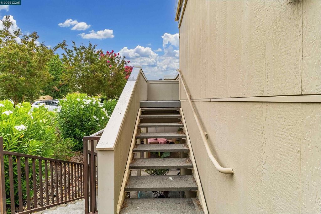 Photo of 1748 Golden Rain Rd Rd #5, Walnut Creek, CA 94595 (MLS # 41147885)