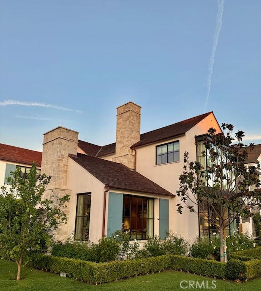 Photo of 2571 Vista Dr, Newport Beach, CA 92663 (MLS # NP25253408)