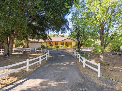 Photo of 33456 Steele Ave, Agua Dulce, CA 91390 (MLS # SR26070667)