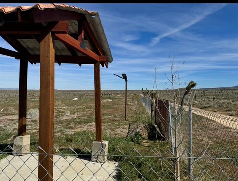 Photo of 136 E Avenue W8, Pearblossom, CA 93553 (MLS # SR26052955)