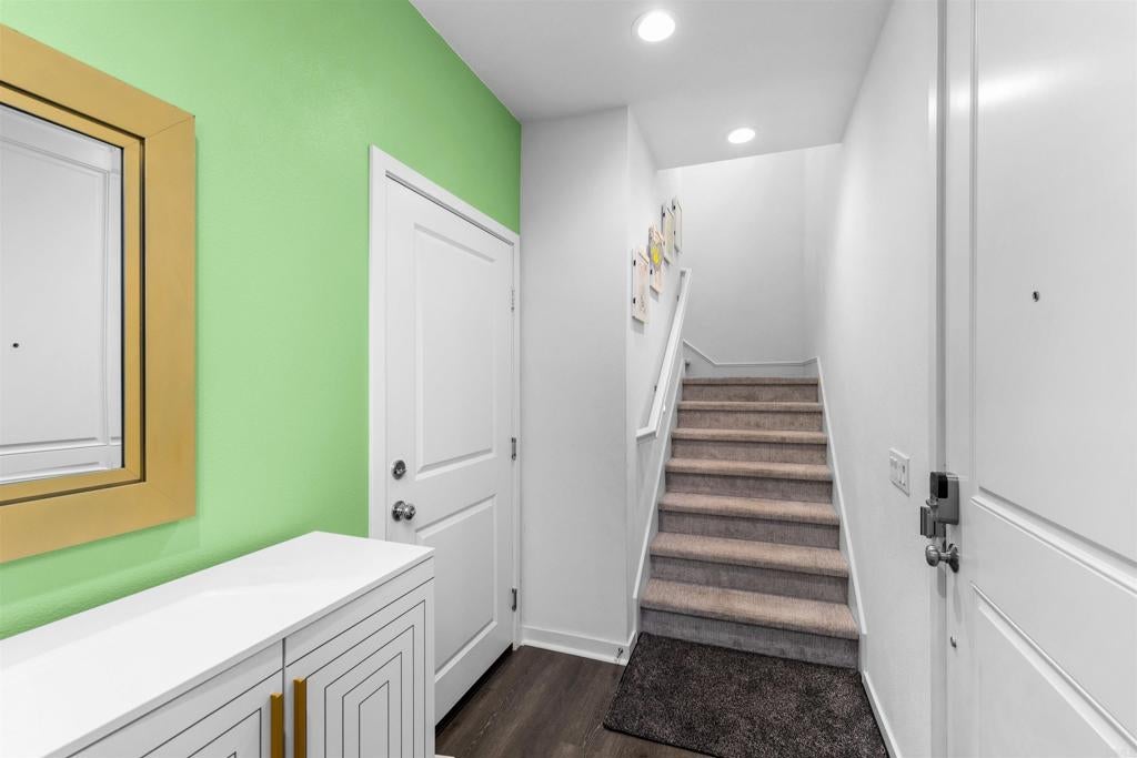 328 Waverunner Court