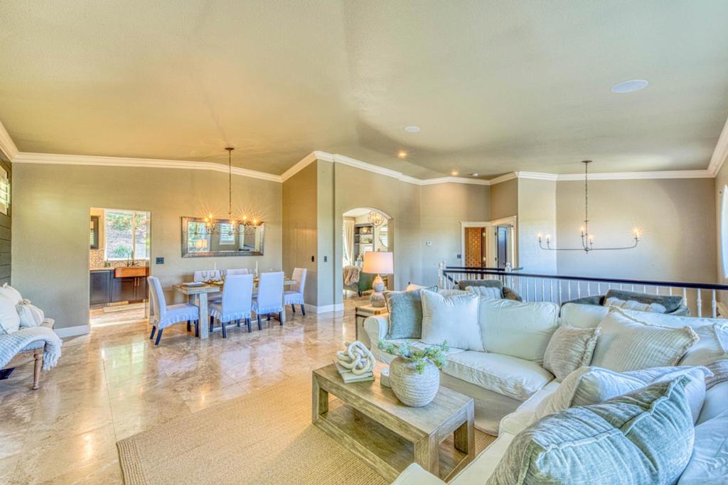 10618 Hillside Lane
