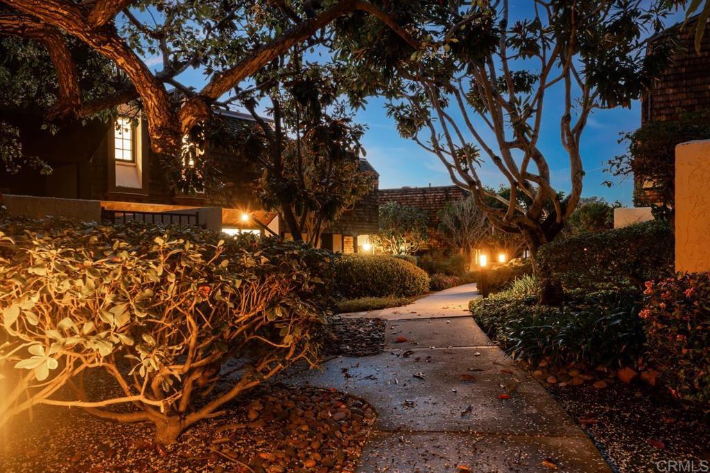 12819 Caminito del Canto