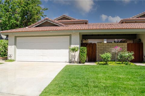 Photo of 28948 Marilyn Drive, Canyon Country, CA 91387 (MLS # SR25121677)