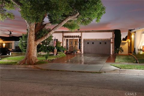 Photo of 1221 Idlewood Rd, Glendale, CA 91202 (MLS # GD25259187)