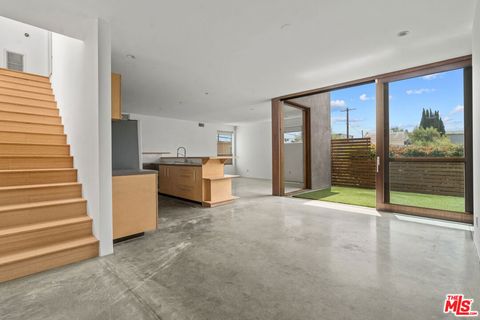 Photo of 802 Indiana Avenue, Venice, CA 90291 (MLS # 26832449)
