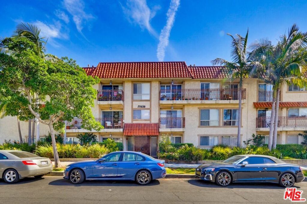 Photo of 11656 Montana Avenue #114, Los Angeles, CA 90049 (MLS # 26659651)