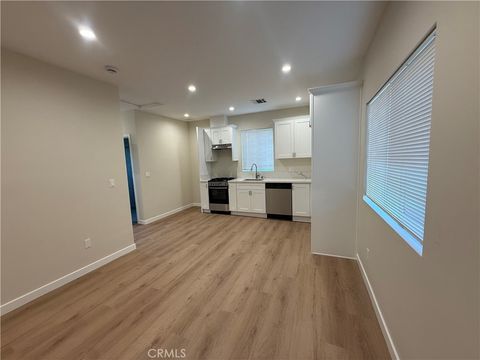 Photo of 8412 Etiwanda Avenue, Northridge, CA 91325 (MLS # SR26006596)