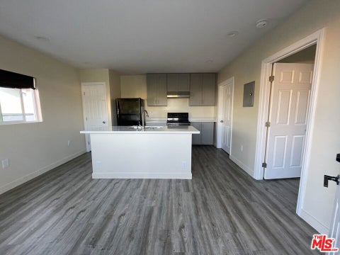 Photo of 613 W 83rd Street, Los Angeles, CA 90044 (MLS # 26985399)