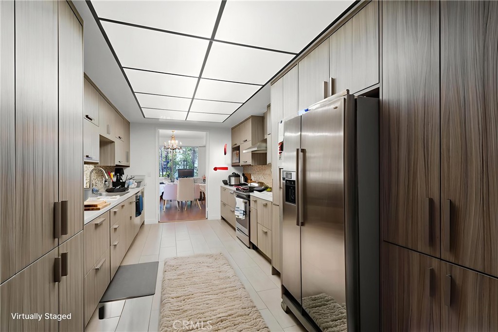 241 S Reeves Drive 302