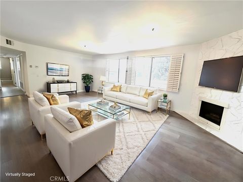 Photo of 241 S Reeves Drive #302, Beverly Hills, CA 90212 (MLS # IG26022632)