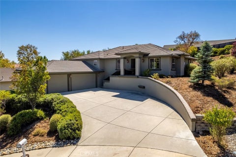 Photo of 419 Peachtree Court Ct, Paso Robles, CA 93446 (MLS # SC26188390)