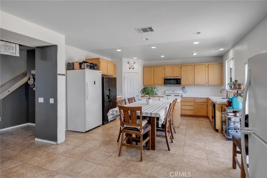 13865 Finch
