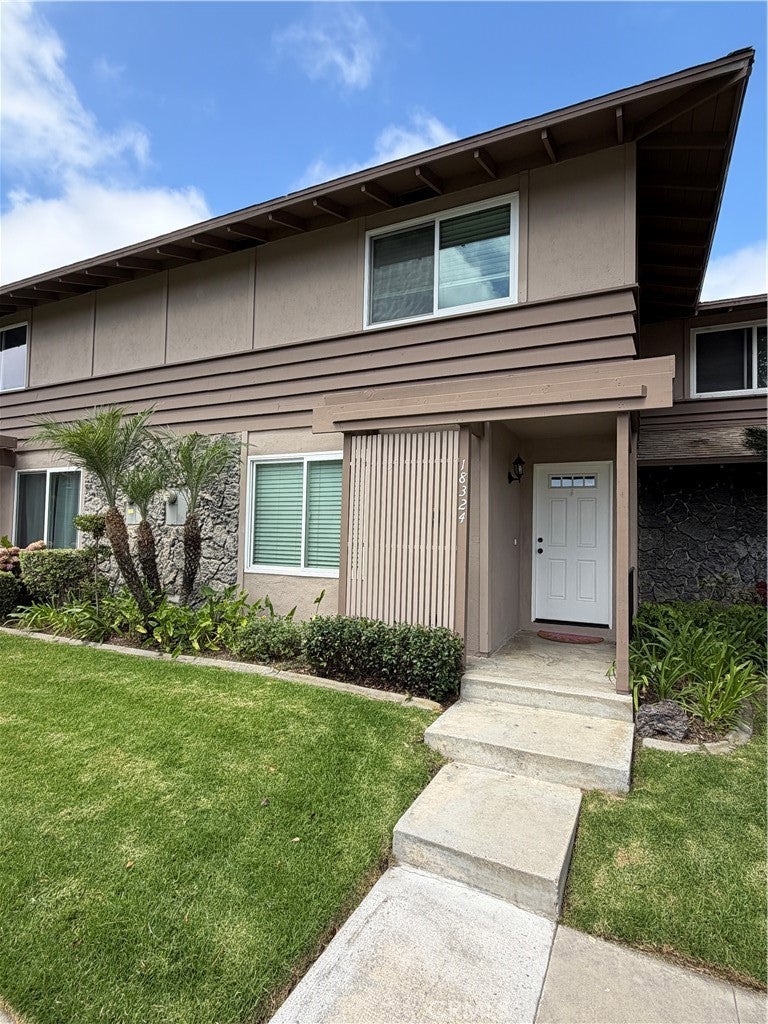 18324 Brookhurst