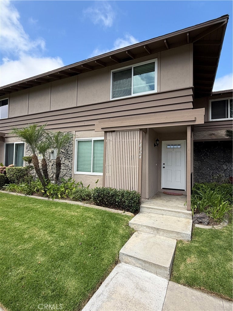 18324 Brookhurst