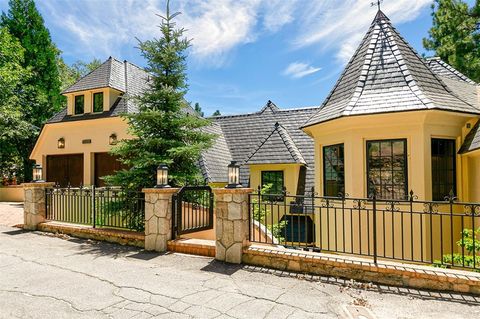 Photo of 28087 North Shore Road, Lake Arrowhead, CA 92352 (MLS # IV25183799)