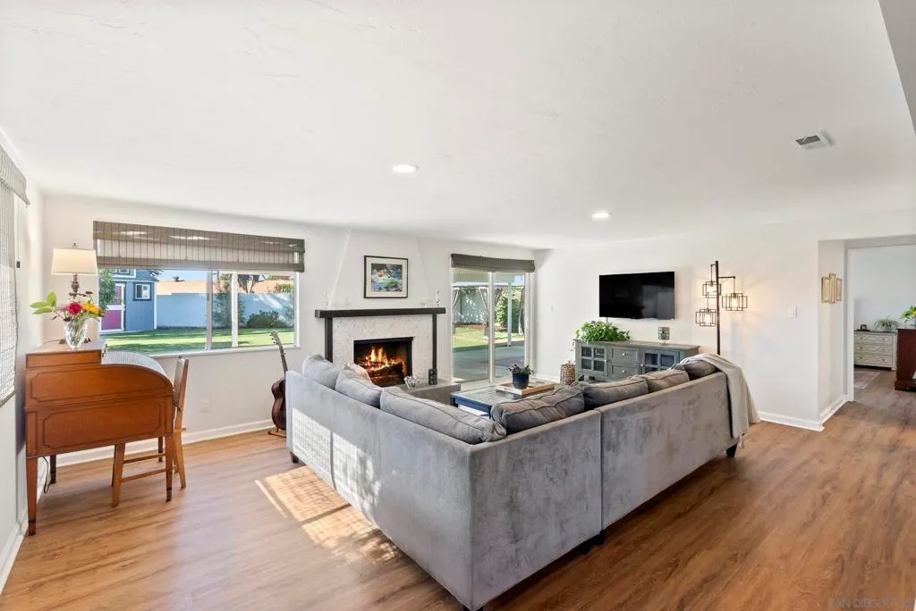 San Diego, California 92122, United States, 4 Bedrooms Bedrooms, ,3 BathroomsBathrooms,Residential,Active,231511