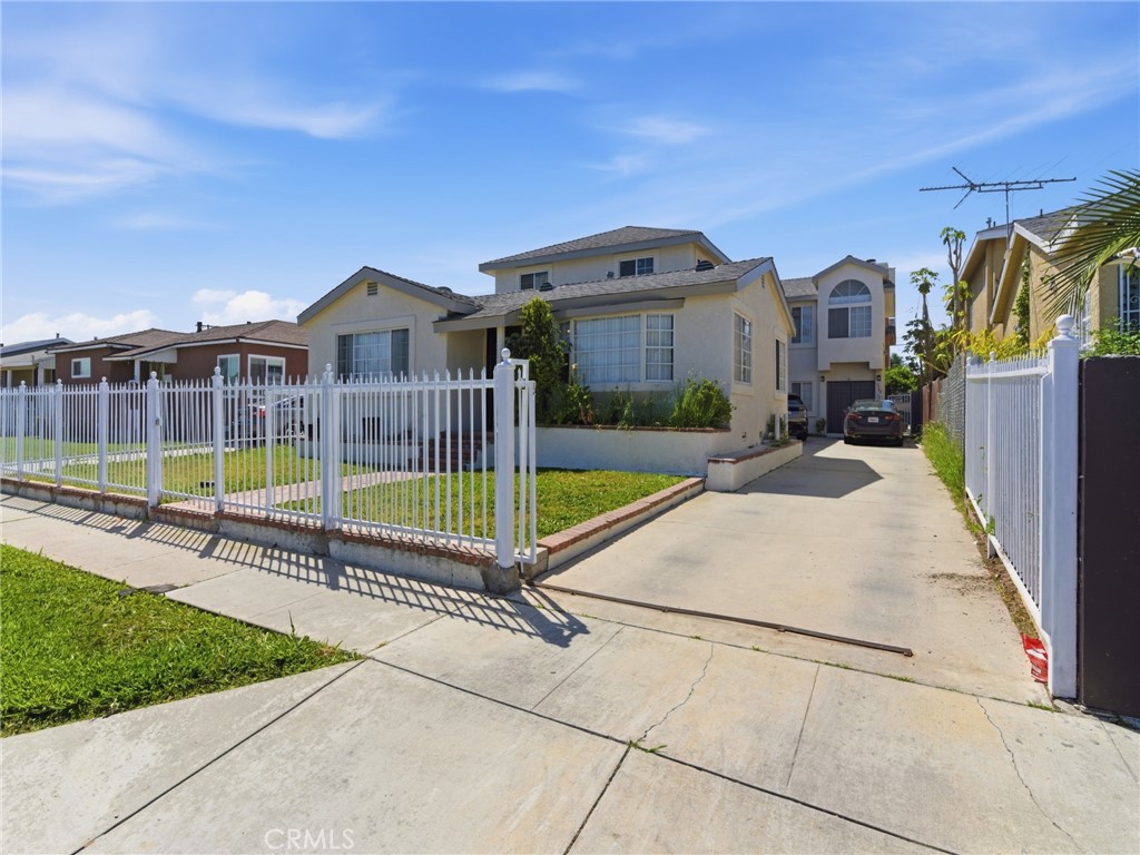 3362 1/2 W 134th Street