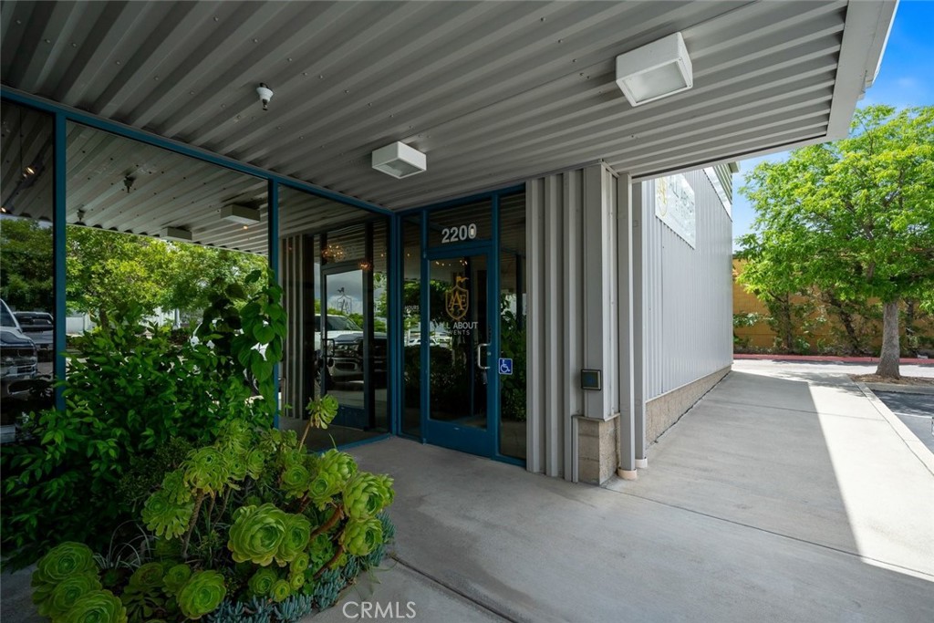 2200 Golden Hill