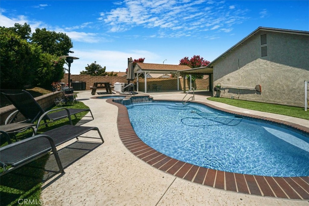 22361 Raven Way