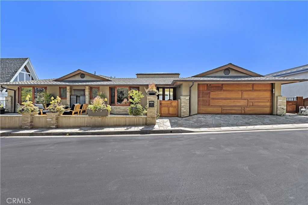 Photo of 612 Allview Place, Laguna Beach, CA 92651 (MLS # LG26067742)