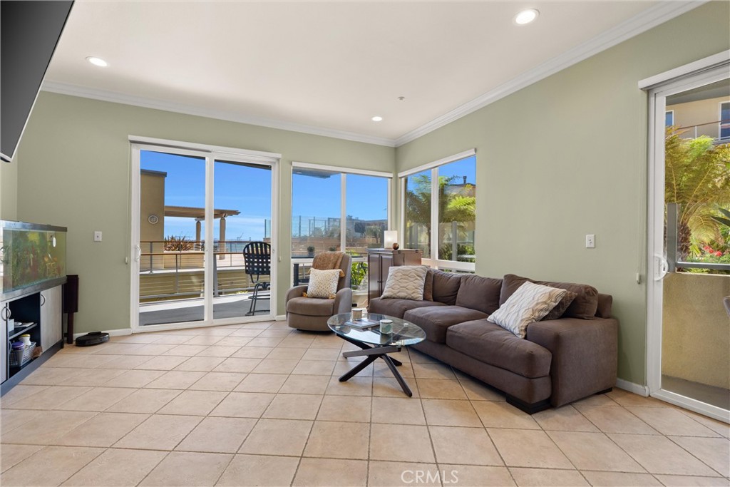 1400 E Ocean Boulevard 2111