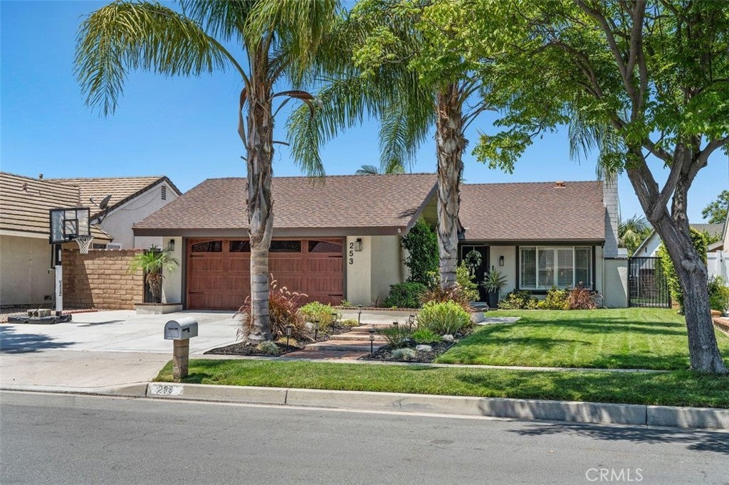 253 N Camino Arroyo