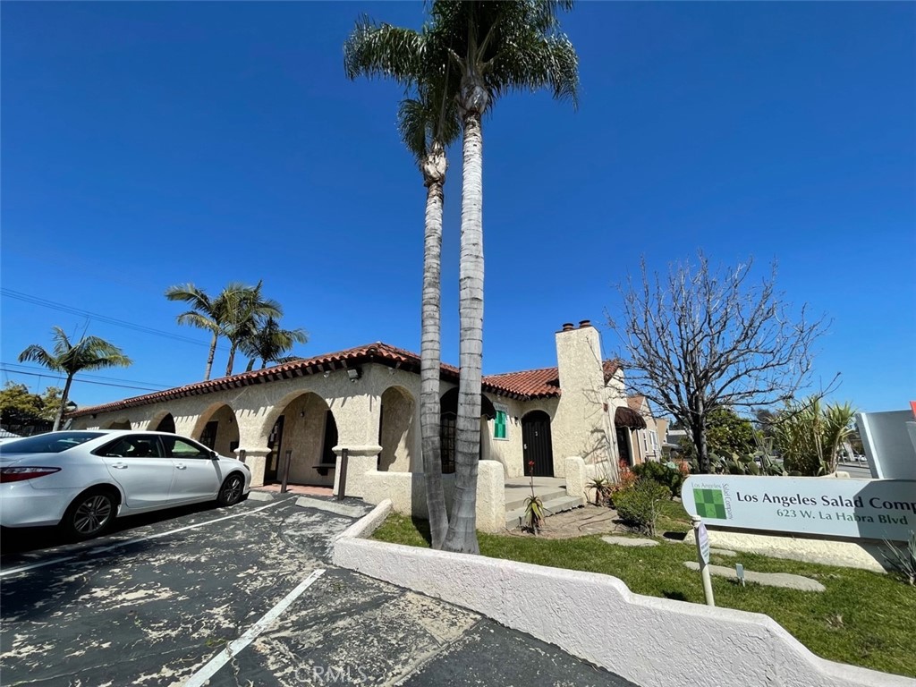 623 W La Habra Boulevard