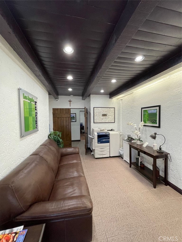 623 W La Habra Boulevard