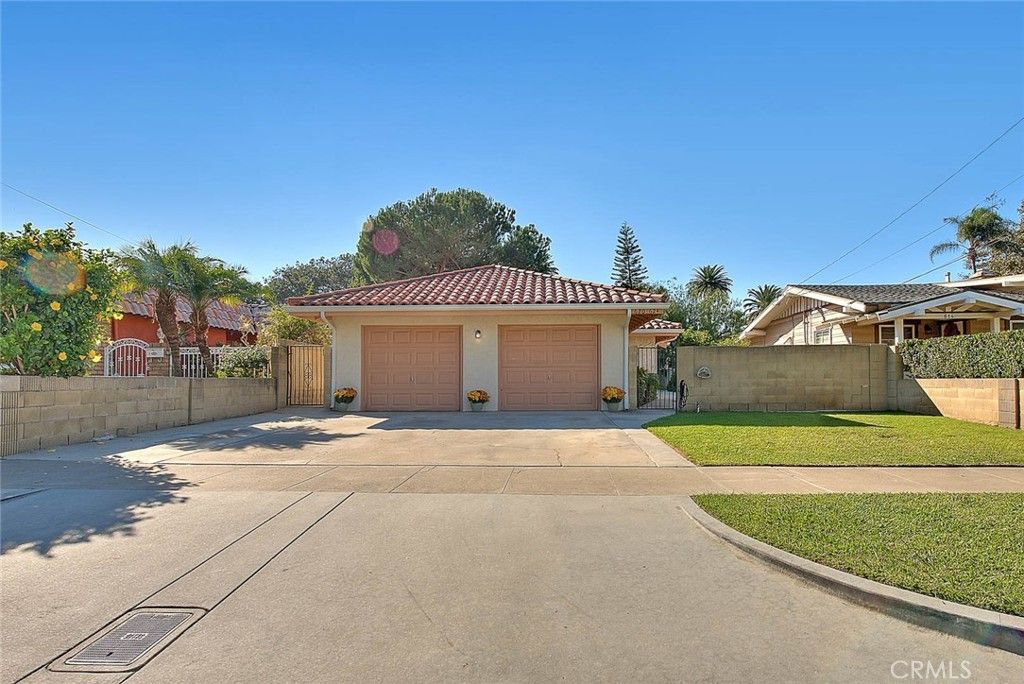 Photo of 620 S Grand Street, Orange, CA 92866 (MLS # CV25254457)