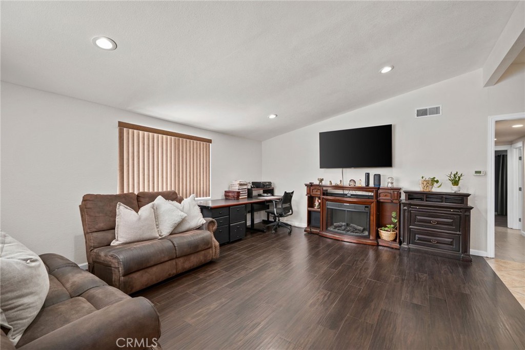 19042 E Center