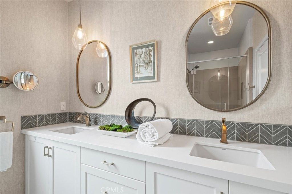 listing image 130720582470900566527