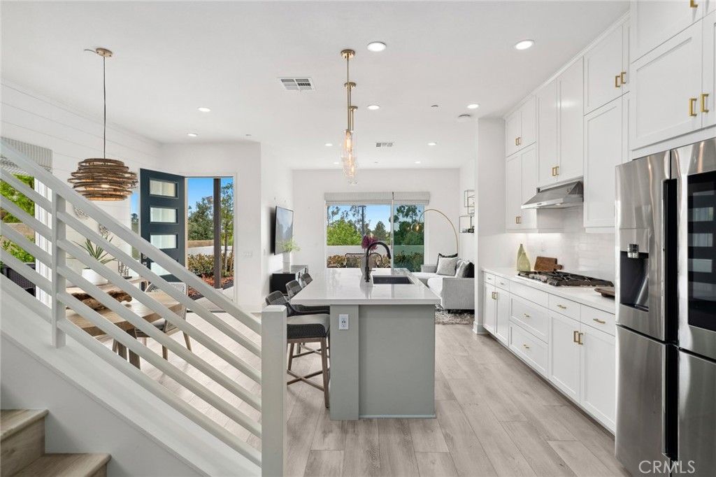 listing image 130729907586682540268