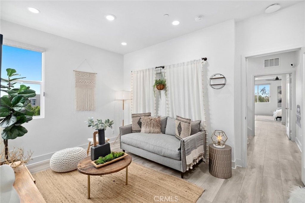 listing image 130727665396248996563