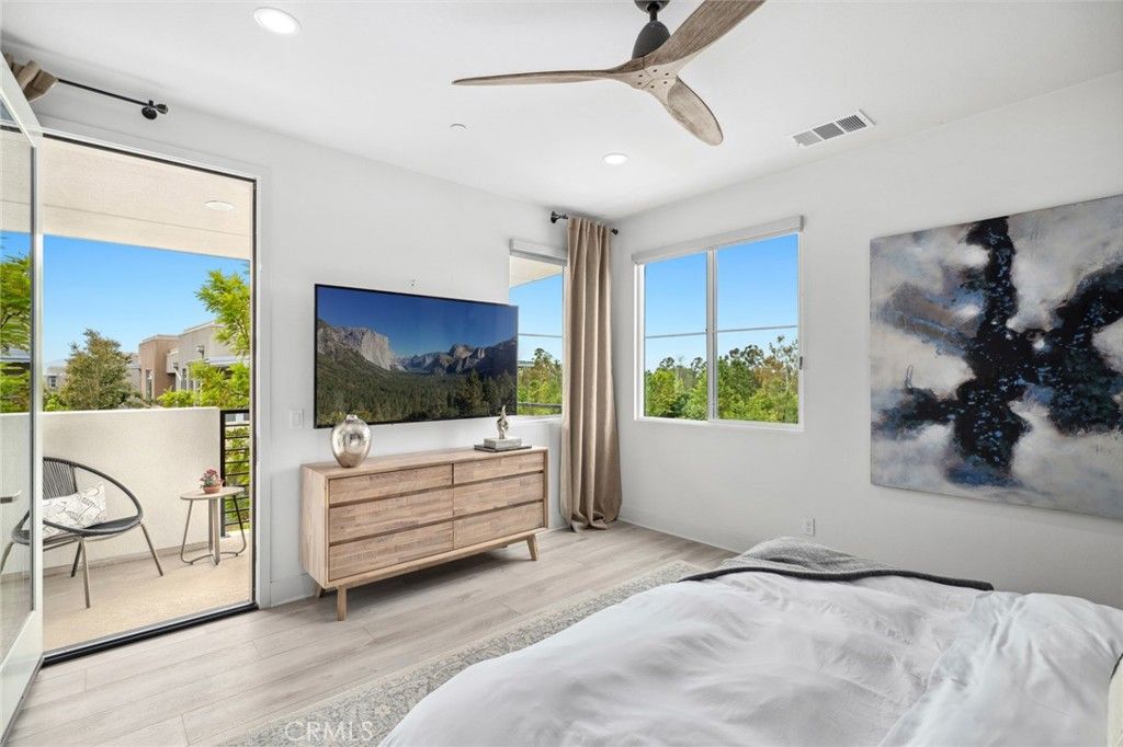 listing image 130722696740838440104