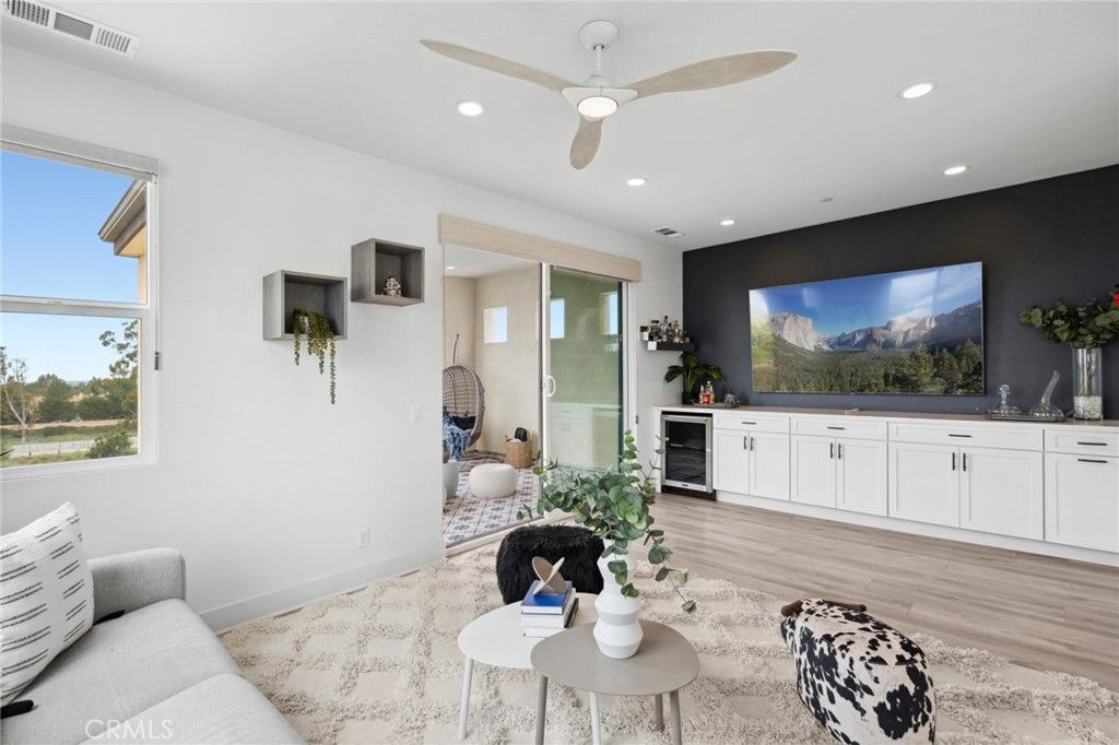 listing image 130723833625613285299