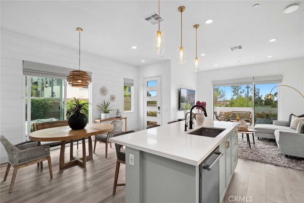 listing image 130725424001809545237