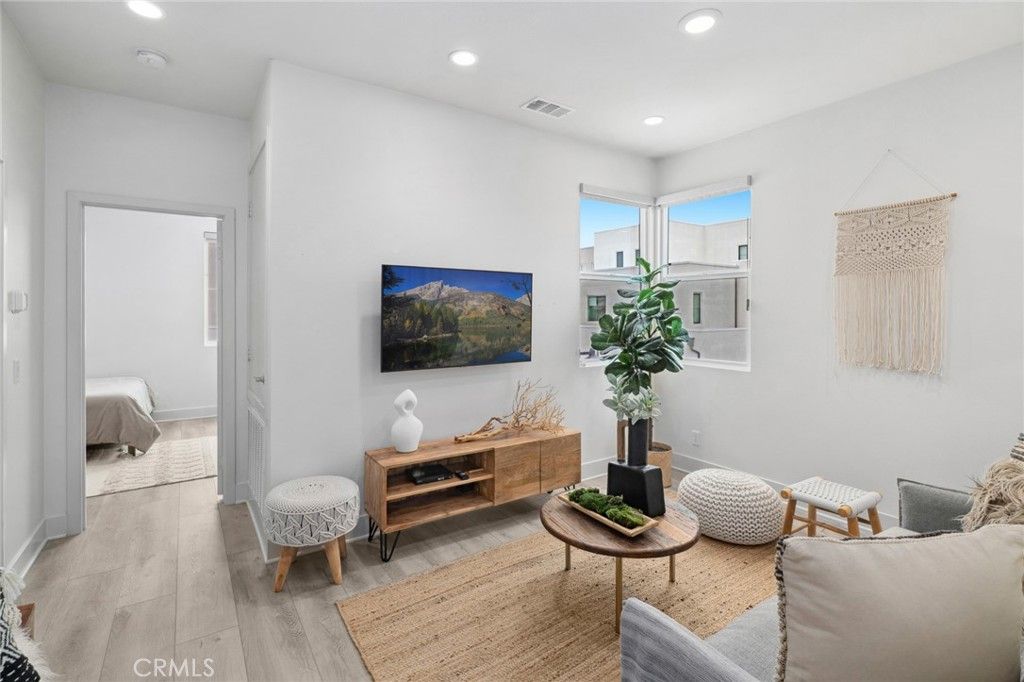 listing image 130722983921512060476